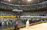Le pape se prépare à parler à des prêtres, séminaristes et fidèles dans l'arène de boxe de La Macrena à Medellin le 9 septembre 2017, sur une photo fournie par l'Osservatore Romano