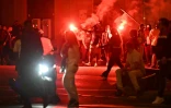 Des supporteurs du Paris Saint-Germain célèbrent la victoire de leur club le 1er juin 2025 à Paris