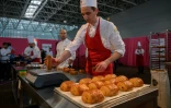 Le boulanger français Dimitri Bordon, vainqueur de la coupe du monde de la chocolatine et du pain au chocolat, le 10 mars 2024 à Toulouse