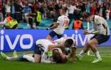 Des joueurs anglais célèbrent leur victoire en demi-finale de l'Euro-2020 au stade londonien de Wembley