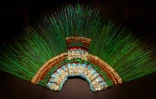 Le "penacho", coiffure de cérémonie dont la légende veut qu'elle ait été portée par l'empereur aztèque Moctezuma, exposée au Musée d'ethnologie à Vienne, le 15 octobre 2020