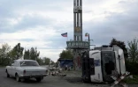 Véhicule renversé à Marioupol, en Ukraine, le 9 mai 2022