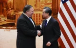 Le secrétaire d'Etat américain Mike Pompeo (g) et son homologue chinois Wang Yi, le 14 juin 2018 au Palais du Peuple, à Pékin