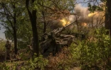 Des artilleurs ukrainiens font feu avec un canon autoporté Caesar de favrication française dans la région de Donetsk (est) le 27 juin 2024
