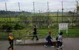 Des visiteurs de la zone frontalière entre la Corée du Sud et la Corée du Nord à Paju, Corée du Sud, le 12 septembre 2026