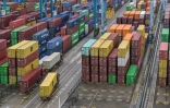Des conteneurs au port de Ningbo, dans l'est de la Chine, le 28 mai 2025