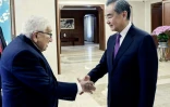 L'ancien secrétaire d'Etat américain Henry Kissinger et le chef de la diplomatie chinoise Wang Yi (d), lors d'une rencontre à Pékin, le 19 juillet 2023