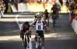 Le coureur australien de la Sunweb, Michael Matthews, vainqueur de la 14e étape du Tour de France à Rodez, le 15 juillet 2017