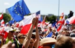 Le drapeau de l'Union européenne lors d'une manifestation contre le gouvernement polonais, le 4 juin 2023 à Varsovie