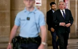 Le président du Modem François Bayrou arrive au tribunal de Paris pour le procès en appel de détournement de fonds publics au préjudice du Parlement européen, le 9 septembre 2026