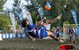 Samedi 17 décembre 2005 -

Éric Cantona, entraîneur de l'équipe de France de beach soccer, a offert du grand spectacle au public de l'Étang Salé