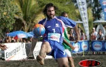 Samedi 17 décembre 2005 -

Éric Cantona, entraîneur de l'équipe de France de beach soccer, a offert du grand spectacle au public de l'Étang Salé