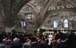 Le pape et des chefs religieux chrétiens dans la basilique Saint-François d'Assise, le 20 septembre 2016 en Italie, lors d'une prière oecuménique où le silence assourdissant de l'indifférence" face aux victimes de guerre