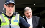 Le cardinal George Pell Ă la sortie du tribunal Ă Melbourne, le 2 mai 2018.
