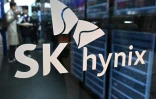 Le logo de SK hynix à Séoul, le 22 avril 2026 en Corée du Sud