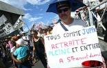 Mardi 27 mai 2003 -
25 000 personnes ont manifesté à Saint-Benoît contre les projets de réforme du gouvernement. Il s'agit de la plus grande manifestation jamais organisée à La Réunion