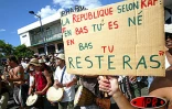 Mardi 27 mai 2003 -
25 000 personnes ont manifesté à Saint-Benoît contre les projets de réforme du gouvernement. Il s'agit de la plus grande manifestation jamais organisée à La Réunion