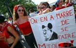 Mardi 27 mai 2003 -
25 000 personnes ont manifesté à Saint-Benoît contre les projets de réforme du gouvernement. Il s'agit de la plus grande manifestation jamais organisée à La Réunion