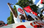 Mardi 27 mai 2003 -
25 000 personnes ont manifesté à Saint-Benoît contre les projets de réforme du gouvernement. Il s'agit de la plus grande manifestation jamais organisée à La Réunion