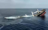 Photo diffusée par le Centre des médias Huthi Ansarullah du Yémen, le 8 juillet 2025, montrant le navire battant pavillon libérien Eternity C coulant après son attaque en mer par les Houthis