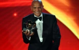 Harry Belafonte reçoit un Golden Heart lors d'une cérémonie à Berlin le 6 décembre 2014
