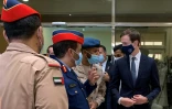 Jared Kushner (d) le conseiller de Donald Trump s'adresse à des soldats émiratis lors de sa visite à la base militaire de Al-Dhafra, près d'Abou Dhabi, le 1er septembre 2020