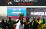 Le Suèdois Björn Goop (1D) célèbre sa victoire dans le Prix d'Amérique à côté de son cheval Face Time Bourbon, le 31 janvier 2021 sur l'hippodrome de Paris-Vincennes