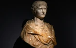 Un buste d'Agrippine la Jeune, soeur de Caligula et mère de Néron, à l'exposition "Portraits et secrets de femmes romaines", Nîmes, le 10 novembre 2021