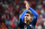 Le défenseur de la France, Raphaël Varane, à la fin du match face au Pérou, le 21 juin 2018 à Iékaterinbourg comptant pour le groupe C du Mondial 