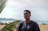 Le Ghanéen Muller Emmanuel, arrivé aux Canaries avec d'autres migrants à bord d'un bateau en provenance du Maroc, lors d'une interview avec l'AFP, le 15 octobre 2023 sur l'île de Grande