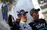Le Belge Tom Boonen sur le podium aux côtés du vainqueur de Paris-Roubaix Mathew Hayman et Ian Stannard, le 10 avril 2016 à Roubaix