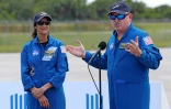 Les astronautes de la Nasa Butch Wilmore (droite) et Suni Williams à Cap Canaveral en Floride, le 25 avril 2024, avant leur décollage à bord du vaisseau Starliner de Boeing