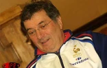 De retour de son match amical disputé contre l'Australie dimanche 11 novembre 2001 (1 à 1), l'équipe de France a  fait escale à La Réunion très tôt lundi matin 12 novembre 2001