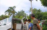 Lors de l'évacuation du village de Bois Blanc (Sainte-Rose - Est) menacé par une éruption hors enclos du Piton de la Fournaise le  mardi 15 janvier 2002