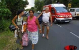 Lors de l'évacuation du village de Bois Blanc (Sainte-Rose - Est) menacé par une éruption hors enclos du Piton de la Fournaise le  mardi 15 janvier 2002