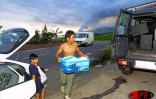 Lors de l'évacuation du village de Bois Blanc (Sainte-Rose - Est) menacé par une éruption hors enclos du Piton de la Fournaise le  mardi 15 janvier 2002