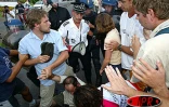 Un bref ralé poussé a opposé les grévistes de l'Éducation nationale aux forces de l'ordre ce jeudi 17 avril 2003 devant la préfecture à Saint-Denis