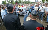 Un bref ralé poussé a opposé les grévistes de l'Éducation nationale aux forces de l'ordre ce jeudi 17 avril 2003 devant la préfecture à Saint-Denis