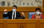 Matteo Renzi lors d'une conférence de presse à Rome, le 13 janvier 2021, en compagnie de la ministre de l'Agriculture démissionnaire Teresa Bellanova