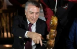 Le président brésilien Michel Temer lors d'un barbecue auquel des ambassadeurs étrangers étaient invités après une réunion  d'urgence sur le démantèlement d'un réseau de commercialisation de viande avariée au Brésil, le 19 mars 2017 à Brasilia