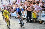 Tadej Pogacar et Mathieu van der Poel dans la montée de la Butte Montmartre lors de la 21e et dernière étape du Tour de France à Paris le 26 juillet 2026