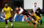L'ailier de Leicester, Jonny May, plaqué lors du 8e de finale de la Coupe d'Europe à domicile contre La Rochelle, le 2 avril 2021