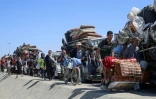 Des déplacés palestiniens sur une route de Nousseirat,  dans le centre de la bande de Gaza, après leur fuite de la ville de Gaza, le 19 septembre 2025