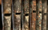 Les tuyaux du plus ancien orgue de la chrétienté présentés au couvent Saint-Sauveur dans la Vieille ville de Jérusalem, le 9 septembre 2025

