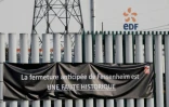 Une banderole affichée le 21 février 2020 devant la centrale nuclaire de Fessenheim (Haut-Rhin)