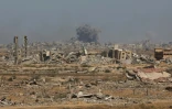 Une colonne de fumée s'élève au dessus de la ville de Gaza après une frappe israélienne, le 2 octobre 2025