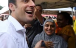 Emmanuel Macron est à La Réunion du député du Tarn Philippe Folliot,  président de l'Alliance centriste, un parti qui vient de quitter l'UDI, le 26 mars 2017 à Saint-Denis