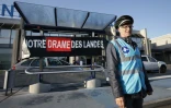 Des défenseurs du projet d'aéroport de Notre-Dame-des-Landes manifestent devant celui de Nantes-Atlantique à Bouguenais, pour réclamer son déménagement, le 14 octobre 2017