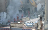 Déblaiement par les pompiers d'un immeuble effondré, le 9 avril 2023 à Marseille
