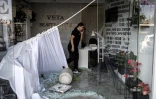 Une commerçante dans son salon de beauté endommagé après des tirs de missiles iraniens dans la ville côtière de Bat Yam, au sud de Tel-Aviv, le 15 juin 2025